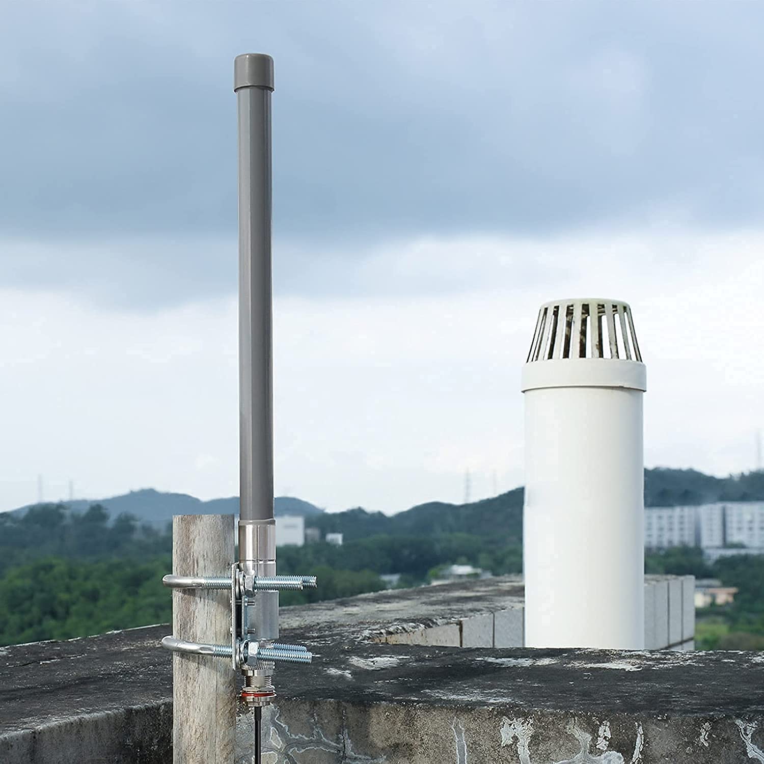 Diagram showing the antenna mounted on a wall or pole with the 1-meter cable connection