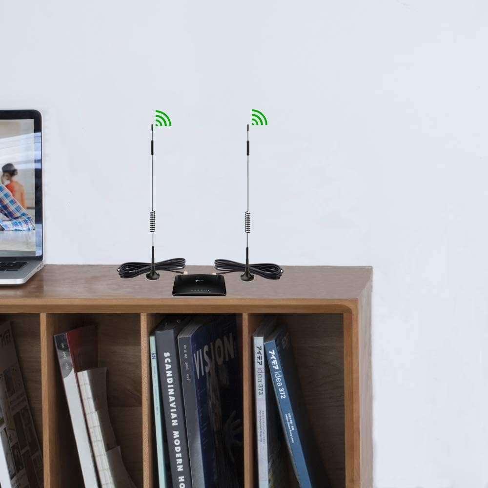 Bingfu LTE Antennen auf einer Fensterbank positioniert für optimalen Empfang im Home Office