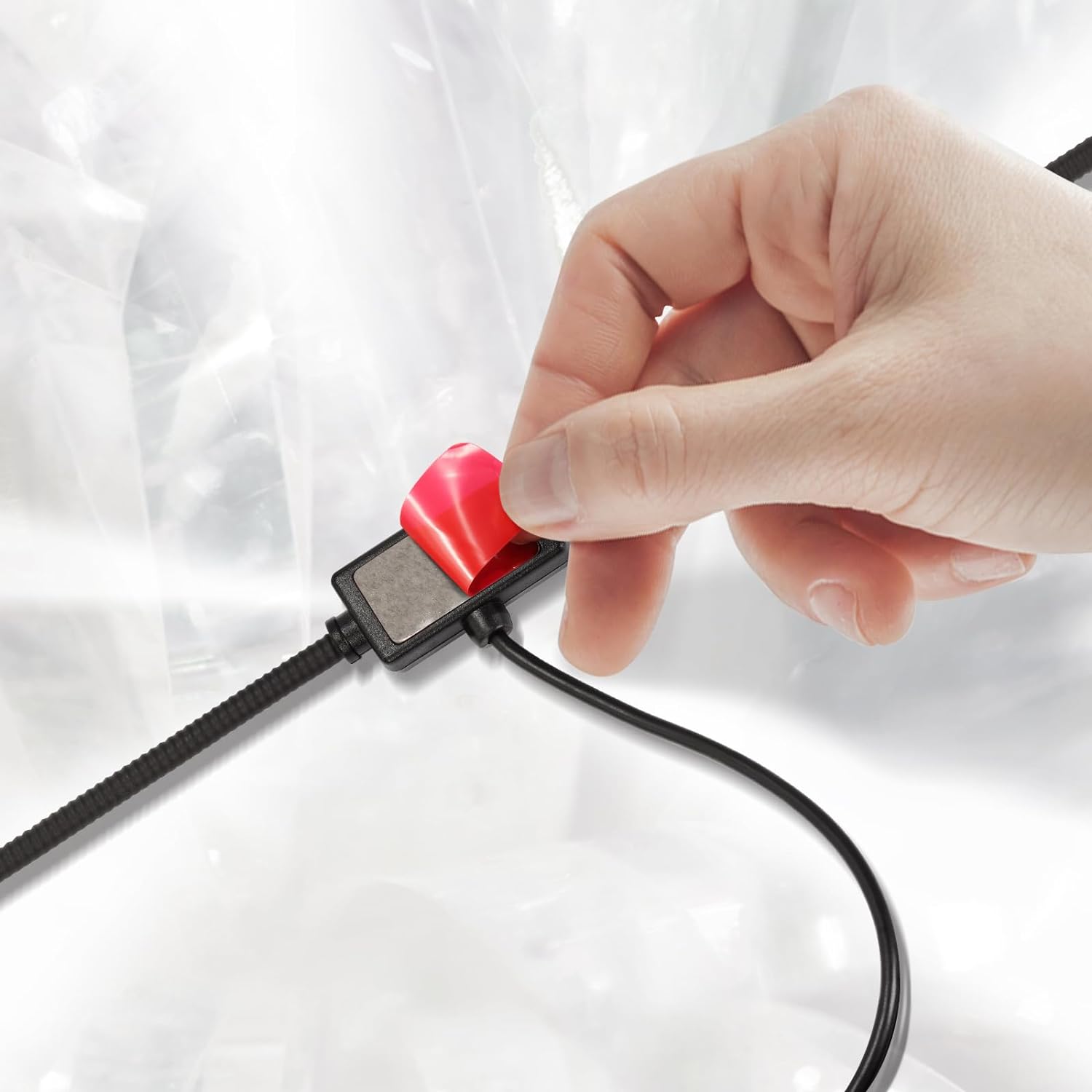 Close-up of the 300-ohm balun transformer and the high-quality copper core of the T-shaped FM dipole antenna for clear signal reception