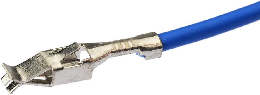 Close-up of the premium shielded coaxial cable and the robust plastic housing of the Fakra Z connectors for loss-free signal transmission